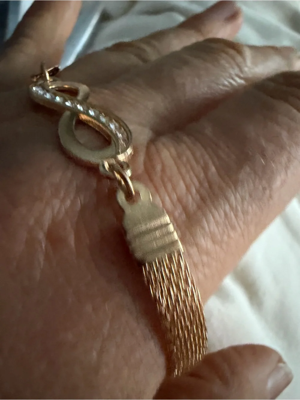 Gold Infinity Mesh Bracelet - Women Jewelry adjustable - Picture 8 of 8